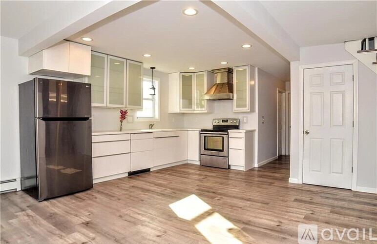 118 Webb Avenue 4 Beds Single Family Home for Rent - Photo gallery 4