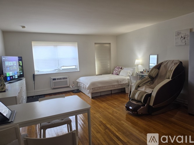445 Broad Avenue Studio Condo for Rent - Photo gallery 2
