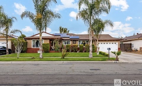 2638 W Rialto Ave 5 Beds Apartment for Rent