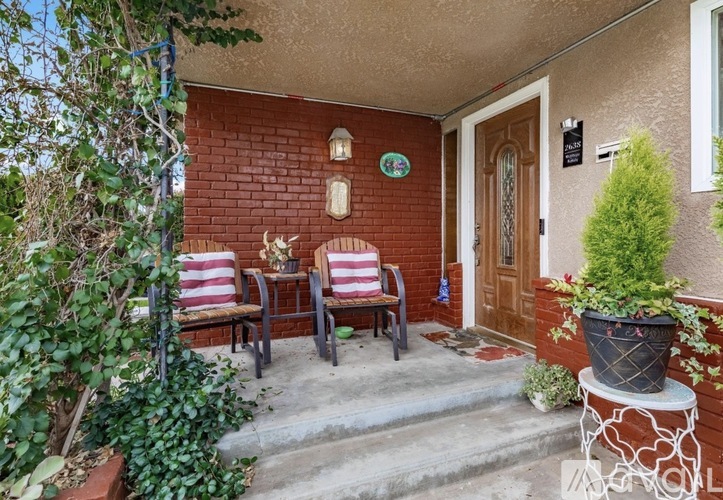 2638 W Rialto Ave 5 Beds Single Family Home for Rent - Photo gallery 2