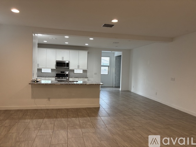 3084 East 27th Avenue 4 Beds Single Family Home for Rent - Photo gallery 5