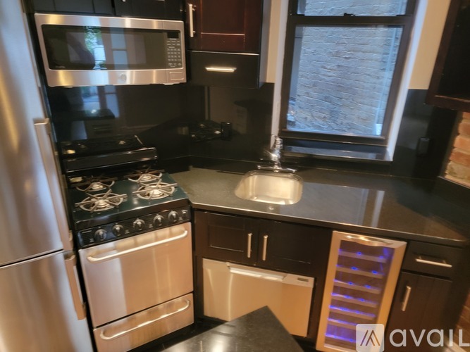 250 Mott St 1 Apartment for Rent - Photo gallery 5