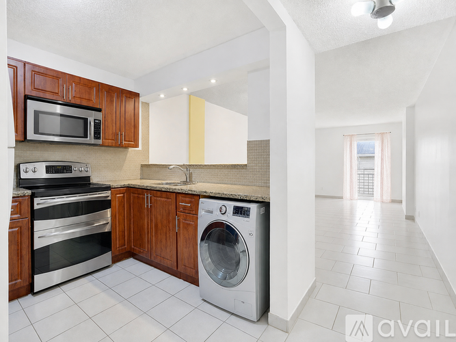 1850 West 56th Street 2 Beds Apartment for Rent - Photo gallery 2