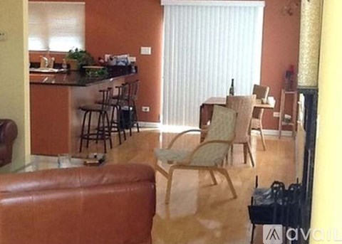 220 Des Plaines St 2 Beds Apartment for Rent