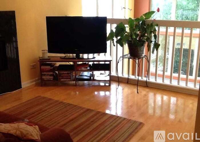 220 Des Plaines St 2 Beds Townhouse for Rent - Photo gallery 2