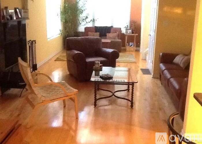 220 Des Plaines St 2 Beds Townhouse for Rent - Photo gallery 3