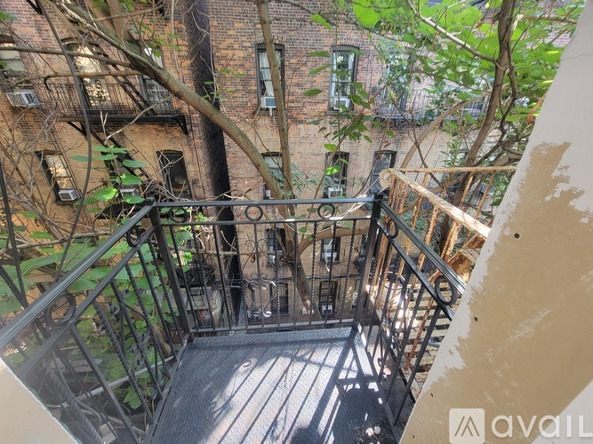 436 West 52nd St 3 Beds Apartment for Rent - Photo gallery 2