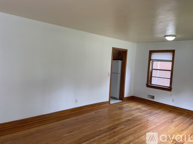 2249 Memorial Ave SW 3 Beds Single Family Home for Rent - Photo gallery 3