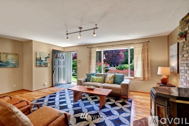 5319 204th Street Southwest 4 Beds Single Family Home for Rent - Photo gallery 2