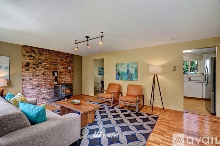 5319 204th Street Southwest 4 Beds Single Family Home for Rent - Photo gallery 3