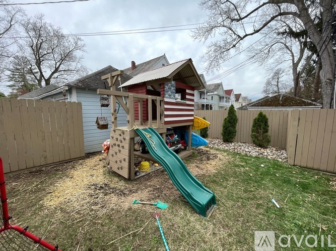 1810 Eastern Parkway 3 Beds Single Family Home for Rent - Photo gallery 3