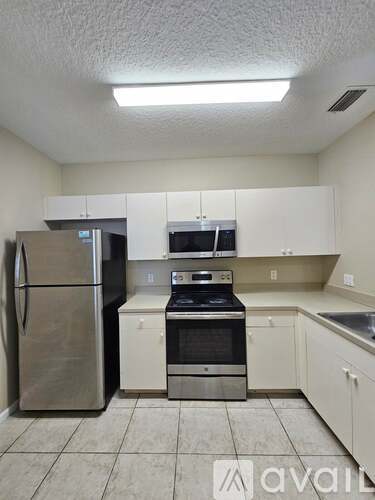 1063 Golden Lakes Blvd 3 Beds Condo for Rent - Photo gallery 1
