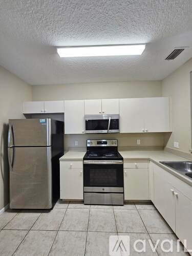 1063 Golden Lakes Blvd 3 Beds Condo for Rent - Photo gallery 5