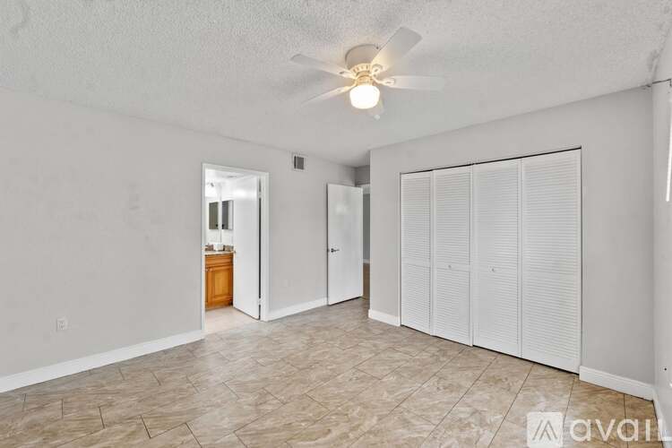 1543 Lake Crystal Dr 2 Beds Condo for Rent - Photo gallery 2