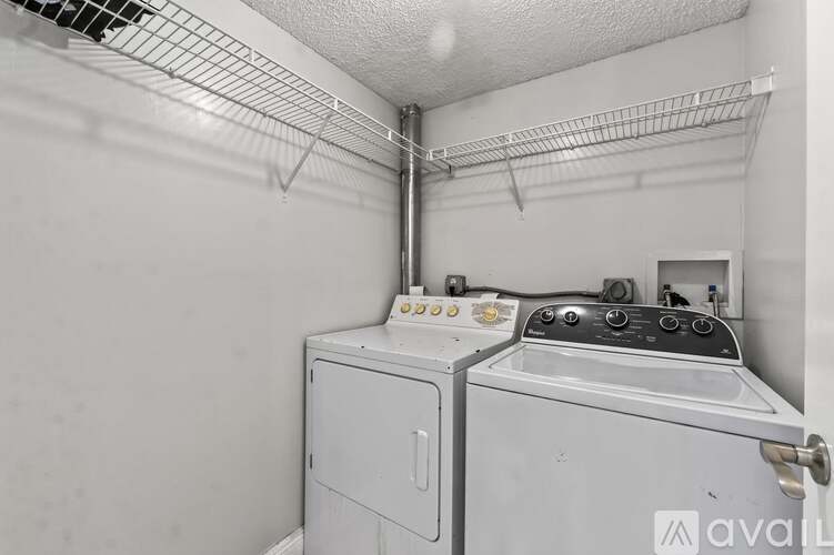 1543 Lake Crystal Dr 2 Beds Condo for Rent - Photo gallery 3