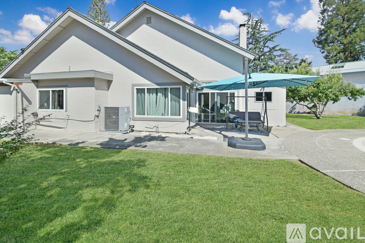 7226 Via Romera 4 Beds Single Family Home for Rent - Photo gallery 3