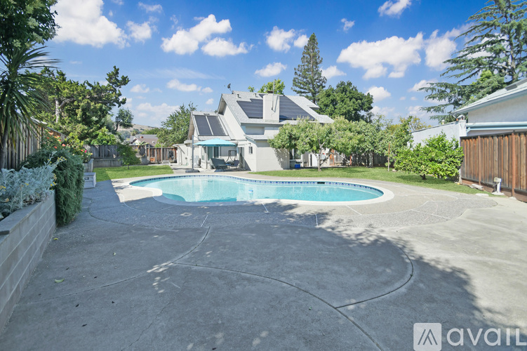 7226 Via Romera 4 Beds Single Family Home for Rent - Photo gallery 4