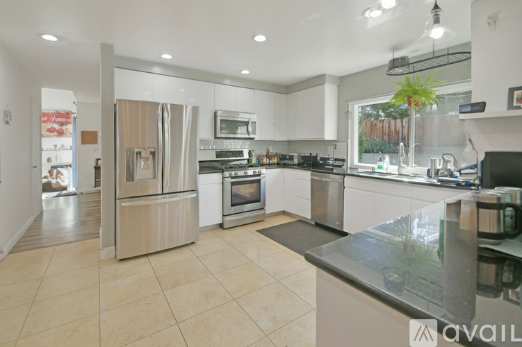 7226 Via Romera 4 Beds Single Family Home for Rent - Photo gallery 5