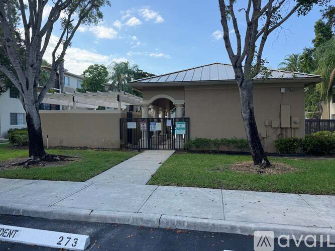 1500 Crestwood Ct S 3 Beds Apartment for Rent - Photo gallery 1