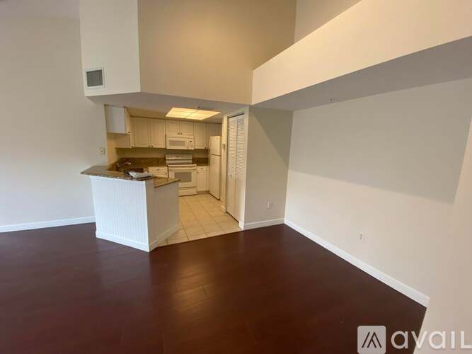 1100 Crestwood Ct S 2 Beds Condo for Rent - Photo gallery 2