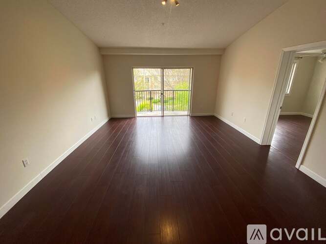1100 Crestwood Ct S 2 Beds Condo for Rent - Photo gallery 3