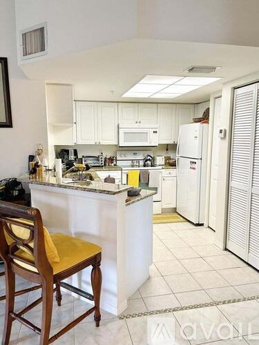 300 Crestwood Ct N 2 Beds Condo for Rent - Photo gallery 2