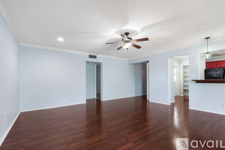 2 Greenway Village N 2 Beds Condo for Rent - Photo gallery 3