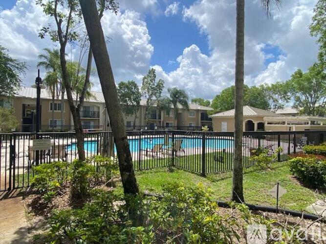 1700 Crestwood Ct S 2 Beds Condo for Rent - Photo gallery 2