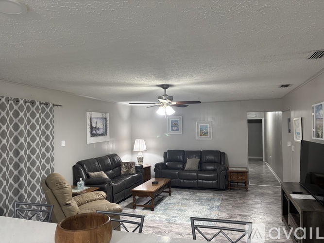11717 Douglas Lane 4 Beds Single Family Home for Rent - Photo gallery 2