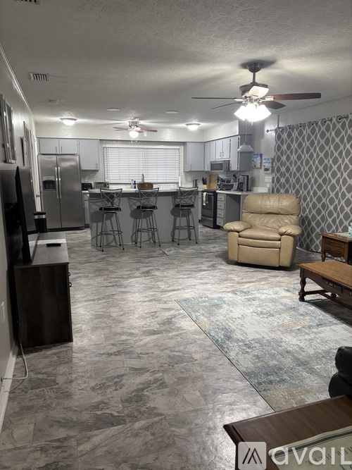 11717 Douglas Lane 4 Beds Single Family Home for Rent - Photo gallery 3