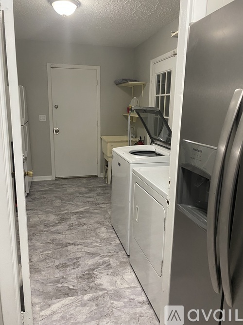 11717 Douglas Lane 4 Beds Single Family Home for Rent - Photo gallery 5