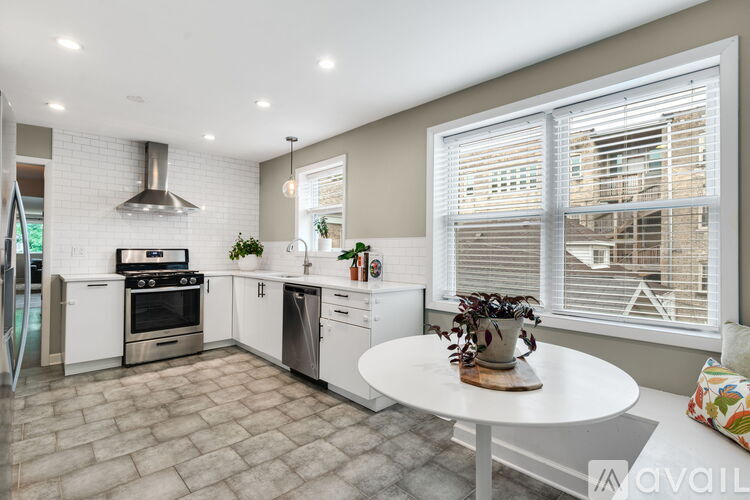 5754 N Christiana Ave 3 Beds Apartment for Rent - Photo gallery 1