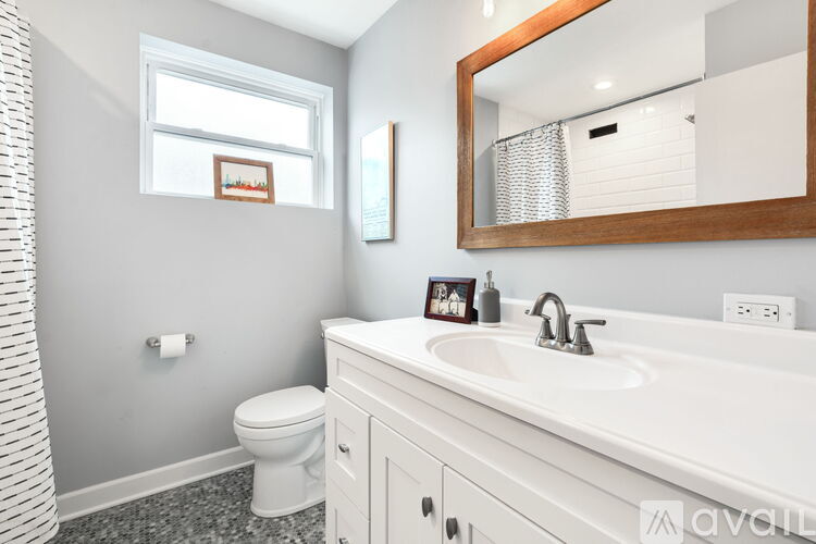 5754 N Christiana Ave 3 Beds Apartment for Rent - Photo gallery 5