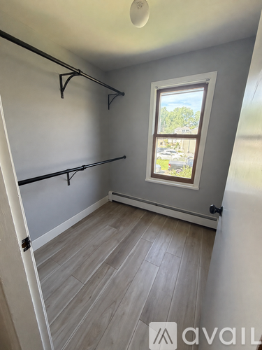 61 Bates Ave 2 Beds Apartment for Rent - Photo gallery 3
