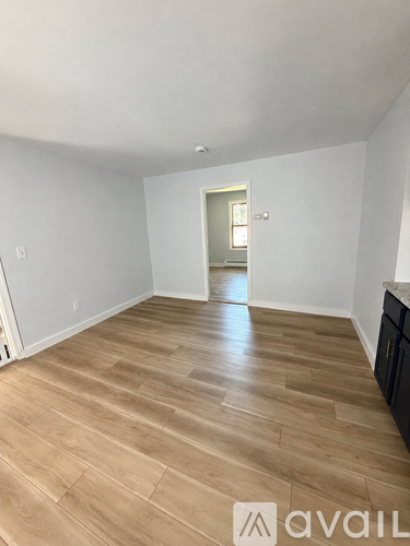 61 Bates Ave 2 Beds Apartment for Rent - Photo gallery 5