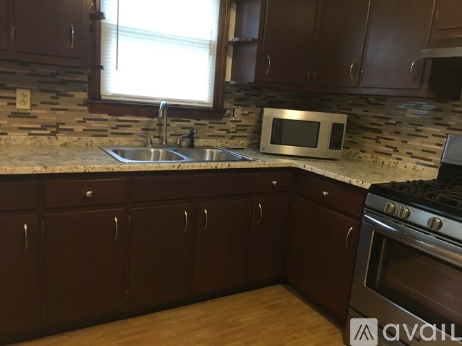 20 Collins Street 3 Beds Single Family Home for Rent - Photo gallery 4
