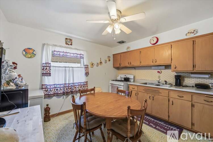 4431 N 62nd St 3 Beds Apartment for Rent - Photo gallery 2