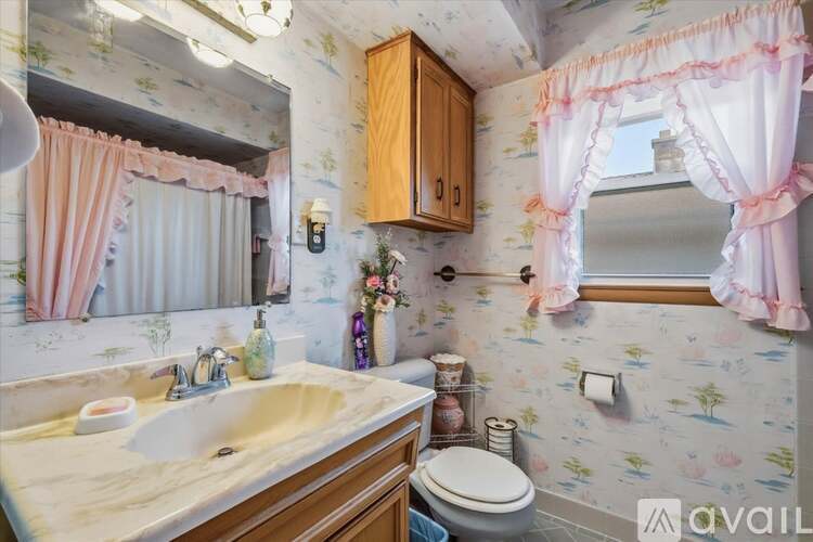 4431 N 62nd St 3 Beds Apartment for Rent - Photo gallery 3