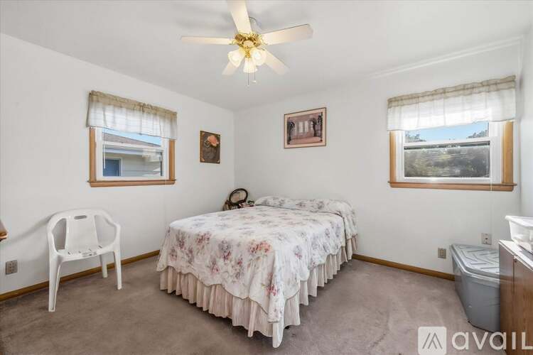 4431 N 62nd St 3 Beds Apartment for Rent - Photo gallery 5