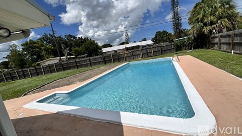7615 Northern Oak Street 3 Beds Apartment for Rent
