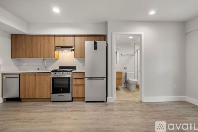 11516 Victory Blvd Studio Apartment for Rent - Photo gallery 3