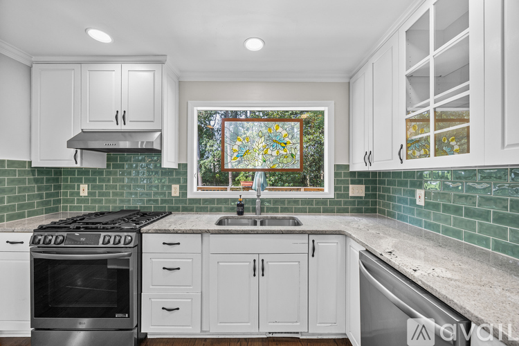 2206 Acacia Dr 5 Beds Single Family Home for Rent - Photo gallery 2