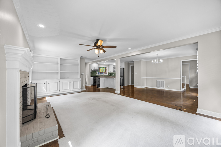 2206 Acacia Dr 5 Beds Single Family Home for Rent - Photo gallery 5