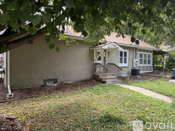 915 1st St W 3 Beds Apartment for Rent - Photo gallery 2