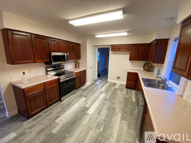 6145 Clearwater Drive 4 Beds Single Family Home for Rent - Photo gallery 3