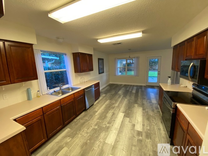 6145 Clearwater Drive 4 Beds Single Family Home for Rent - Photo gallery 4