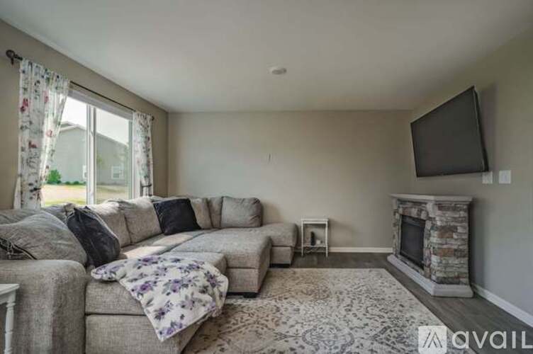 Amber Dr 3 Beds Townhouse for Rent - Photo gallery 5