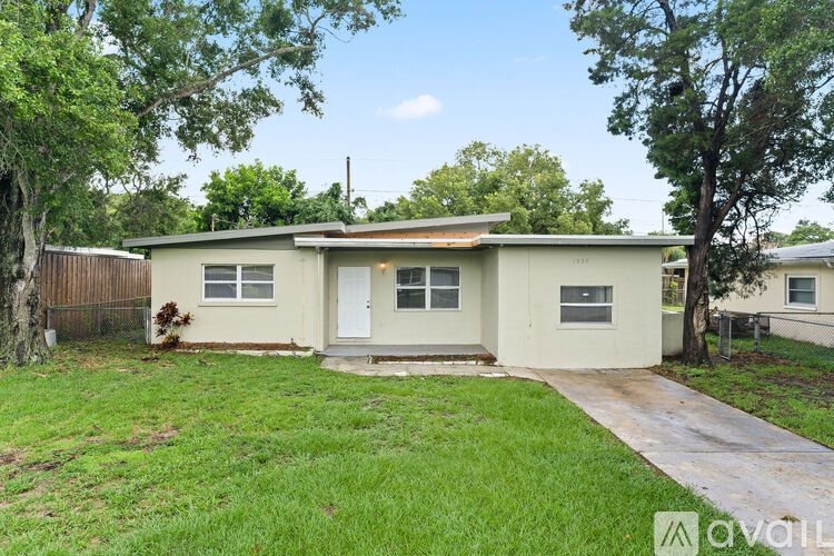 1937 Ridgewood Dr 4 Beds Single Family Home for Rent - Photo gallery 1