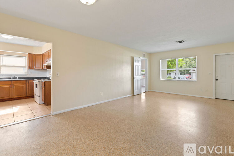 1937 Ridgewood Dr 4 Beds Single Family Home for Rent - Photo gallery 4
