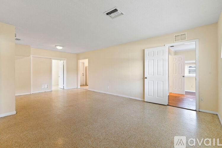 1937 Ridgewood Dr 4 Beds Single Family Home for Rent - Photo gallery 5